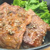 キムチニラだれの焼肉丼