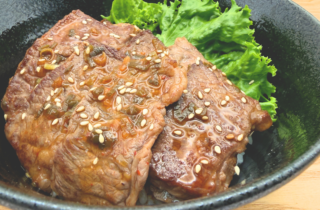 キムチニラだれの焼肉丼-1